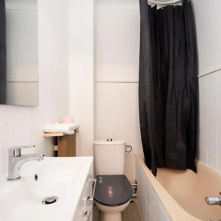 Des Cousines Lana 4 Personnes * Nancy